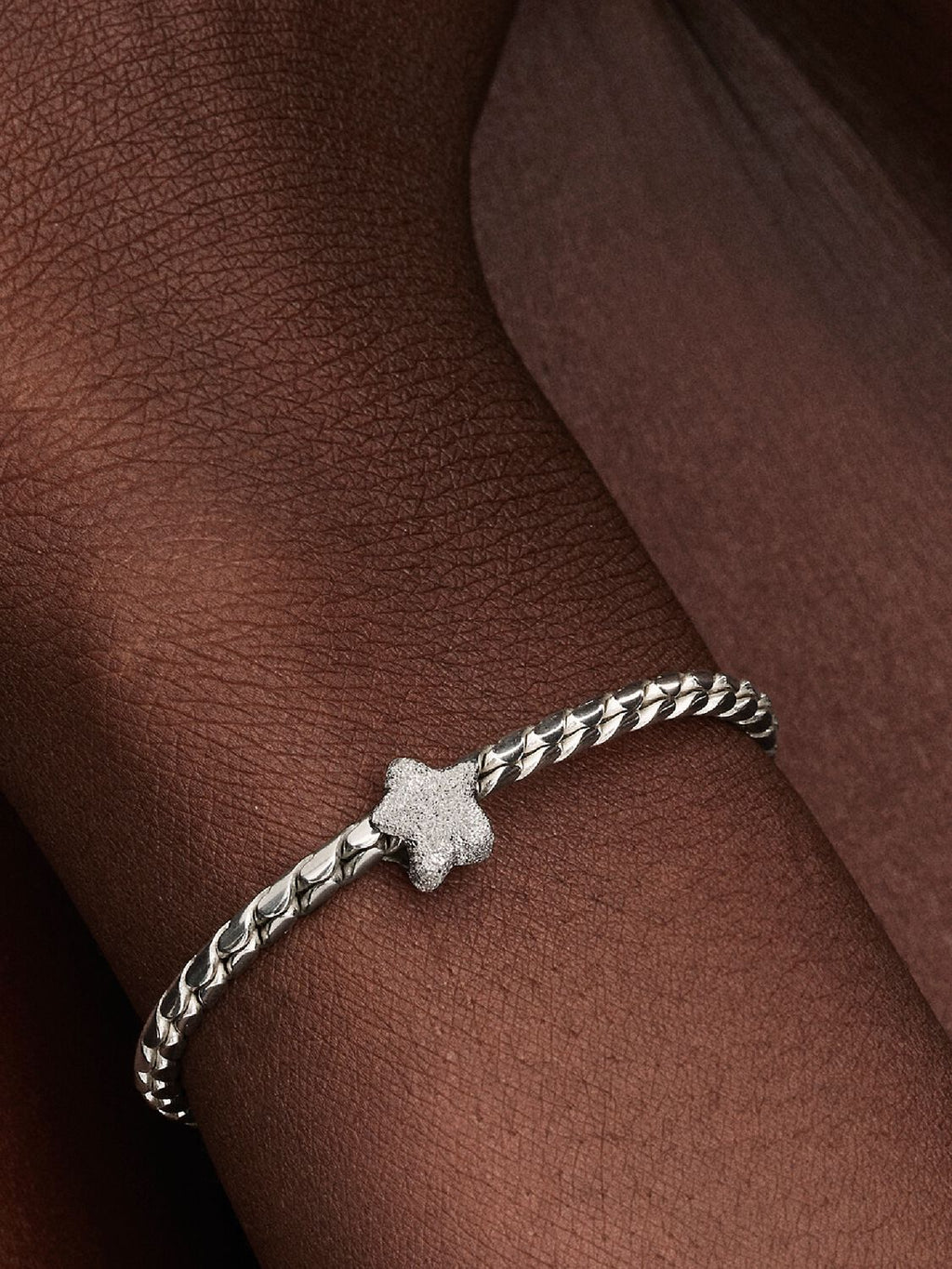Strukturierter Stern Mini-Charm Sterling-Silber