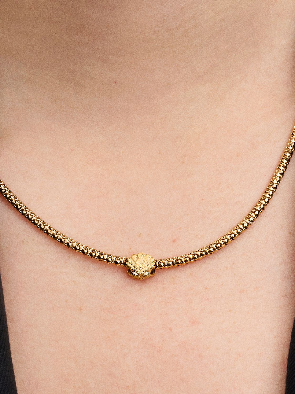 Strukturierte Muschel Mini-Charm 14 Karat Vergoldung