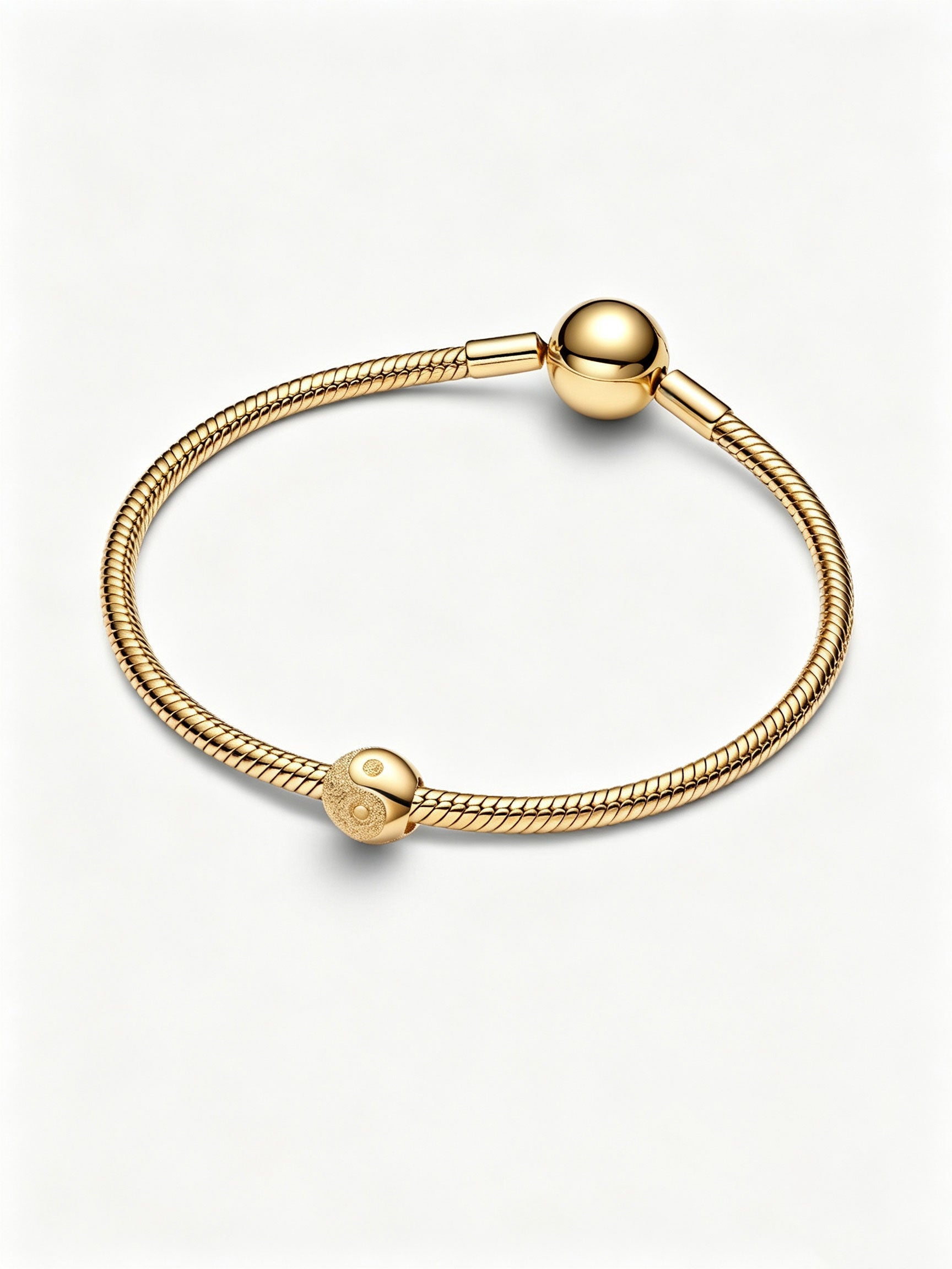 Strukturiertes Yin und Yang Mini-Charm 14 Karat Vergoldung