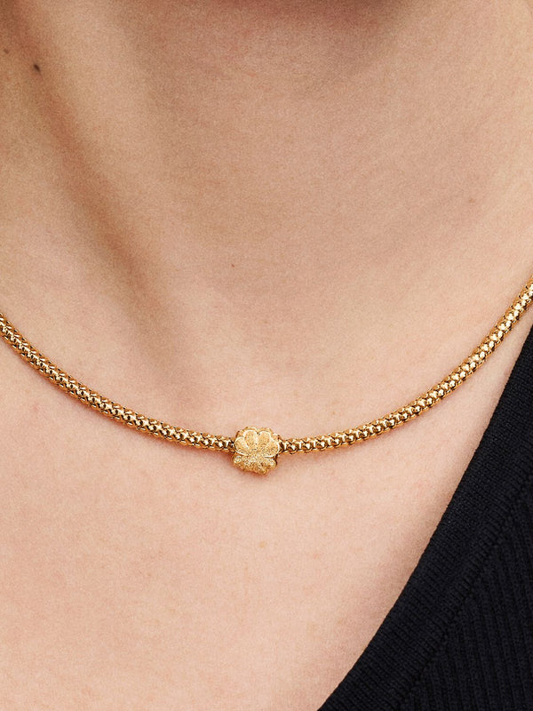 Strukturiertes Kleeblatt Mini-Charm 14 Karat Vergoldung