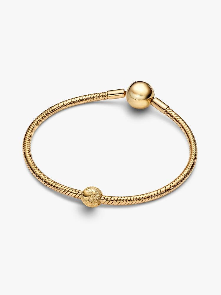 Strukturierter Globus Mini-Charm 14 Karat Vergoldung