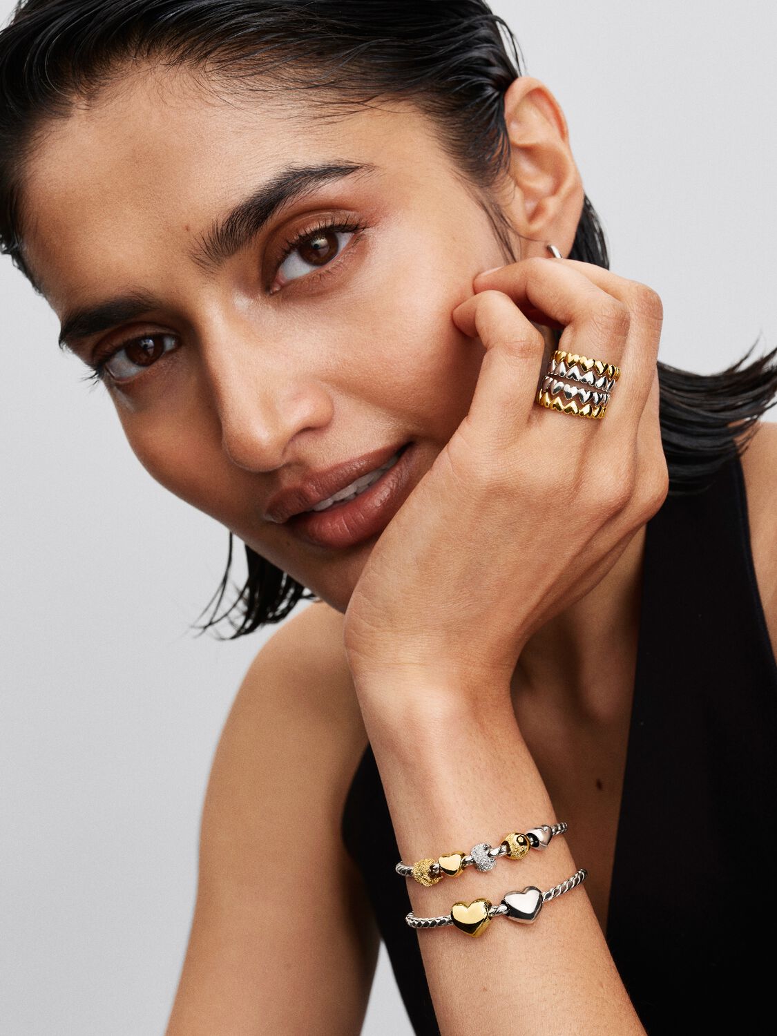 Strukturiertes Yin und Yang Mini-Charm 14 Karat Vergoldung