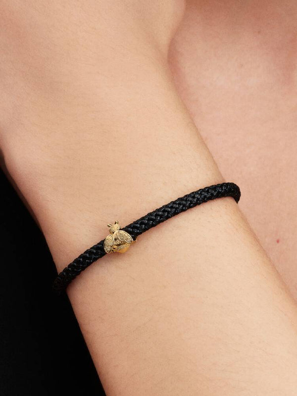 Strukturierte Biene Mini-Charm 14 Karat Vergoldung