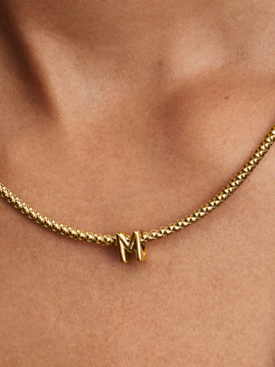 Buchstabe M Alphabet-Mini-Charm 14 Karat Vergoldung