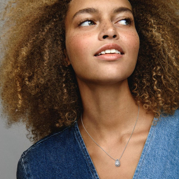 392832C01 Collier-Halskette Funkelnde Birnen-Kranz Zirkonia Silber