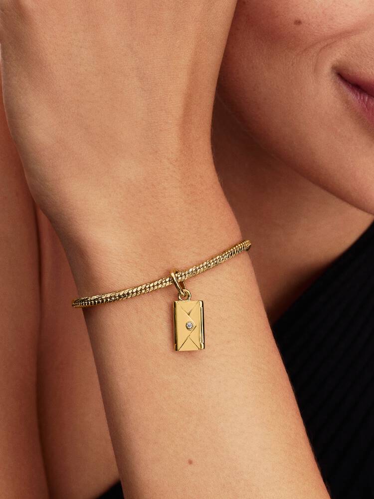 Gravierbares & Zu öffnendes Kuvert Charm-Anhänger 14 Karat Vergoldung Zweitbild