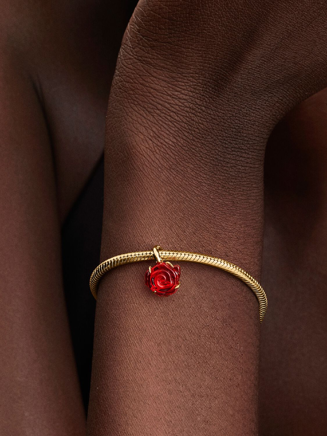 Die Schöne und das Biest Verzauberte Rose Charm-Anhänger 14 Karat Vergoldung
